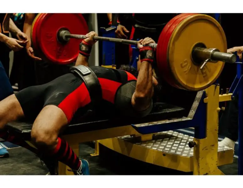 create your perfect workout - powerlifting bench press exercise